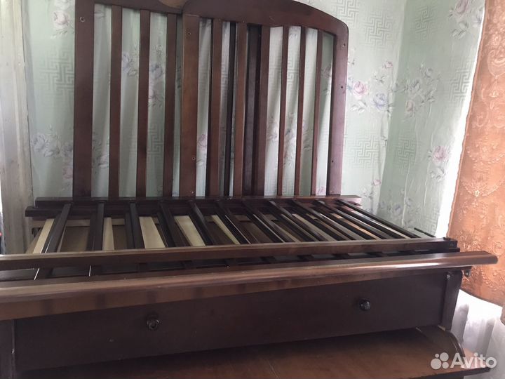 Кровать