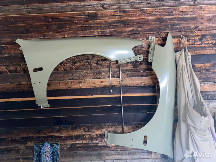 Крылья передние