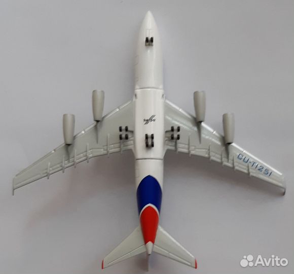 Модель самолета ил-96-300 Cubana CU-T1251 1:500