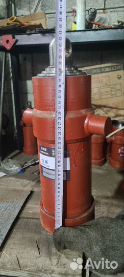 Цилиндр гидравлический 8 тонн вылет 1050мм