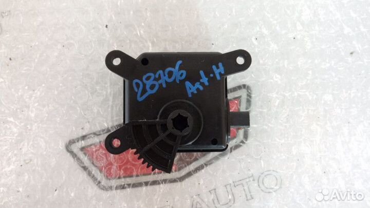 Моторчик заслонки отопителя Опель Астра H