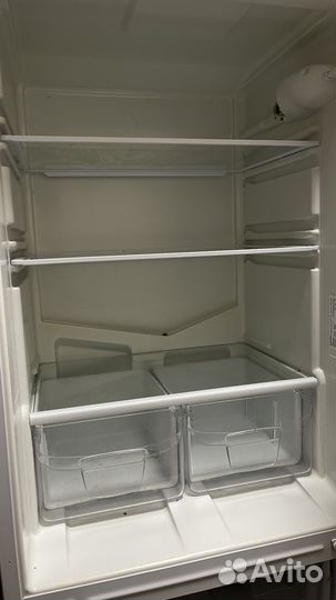 Холодильник двухкамерный Indesit nbha 180 NX белый