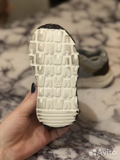 Кроссовки детские 22