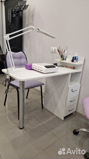 Маникюрный стол