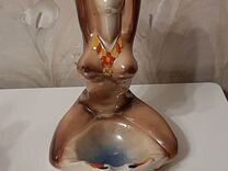 Фарфоровая статуэтка "Девушка с чашей"