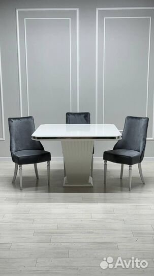 Обеденный стол со стульями