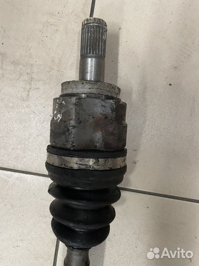 Полуось привод правый Kia Rio 3 495011R010