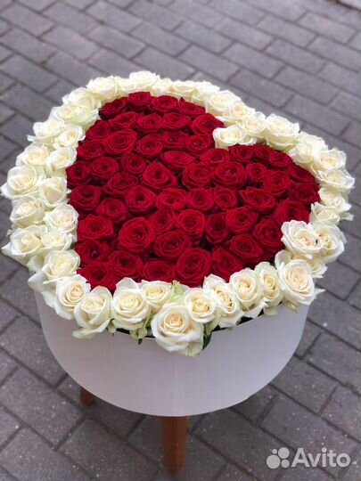 Букет цветов сердце из роз