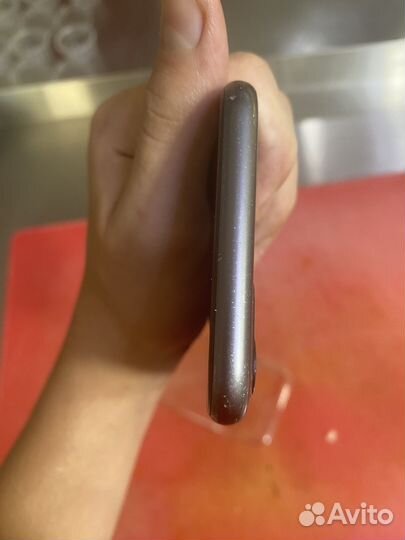 Телефон iPhone 11