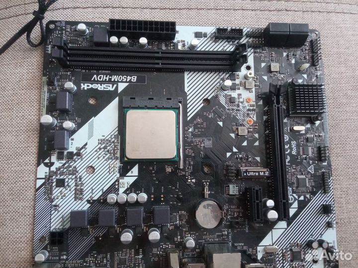 Материнская плата с процессором am4
