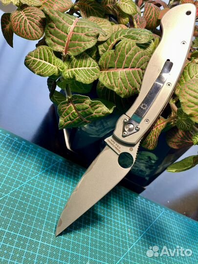 Нож складной Spyderco custom