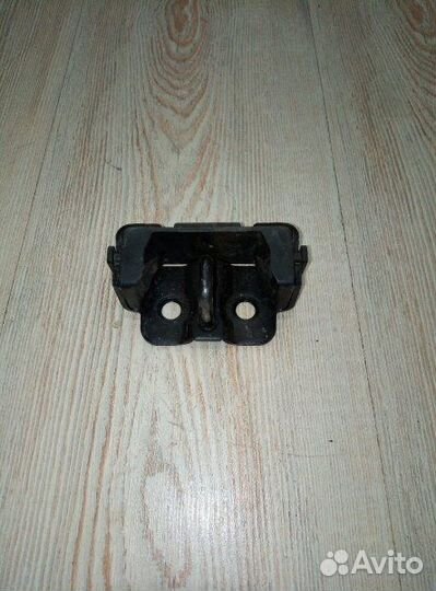 Ответная часть замка багажника Nissan qashqai J11