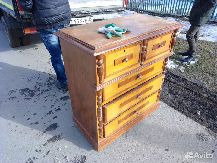 Старинный комод