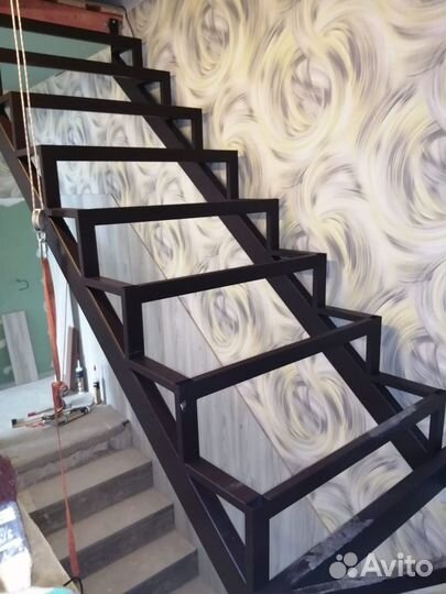 Металлическая лестница под обшивку Арт. зк11