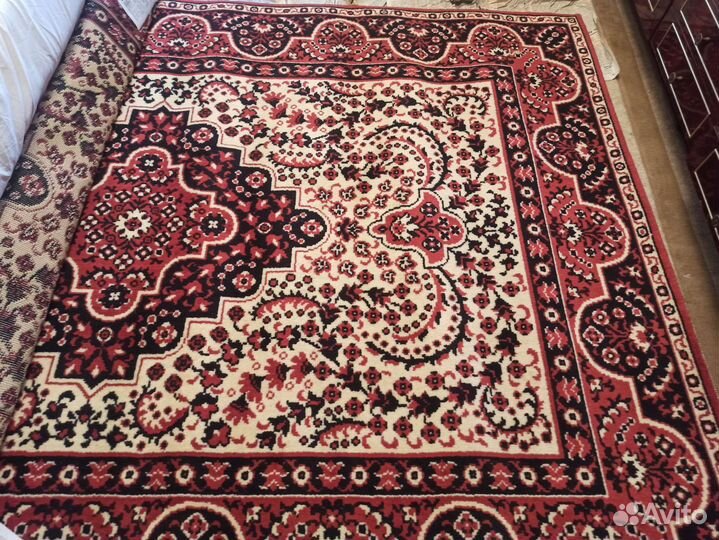 Ковер шерстяной новый