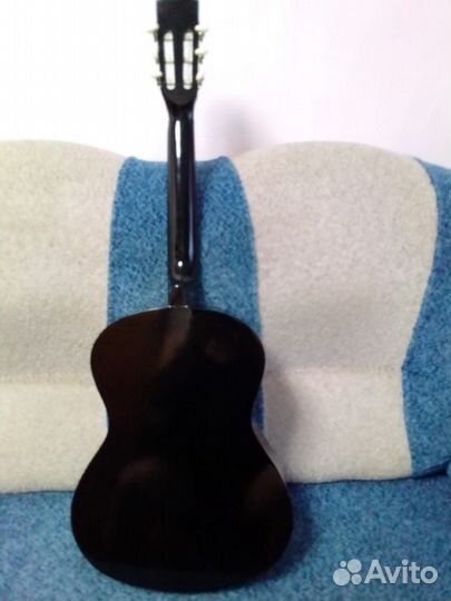 Классическая гитара шестиструнная