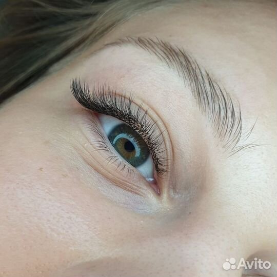 Модель на классическое наращивание ресниц