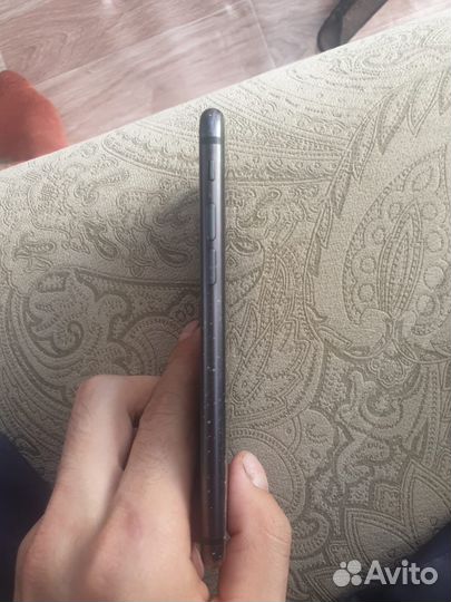 Телефон iPhone 8 64 гб