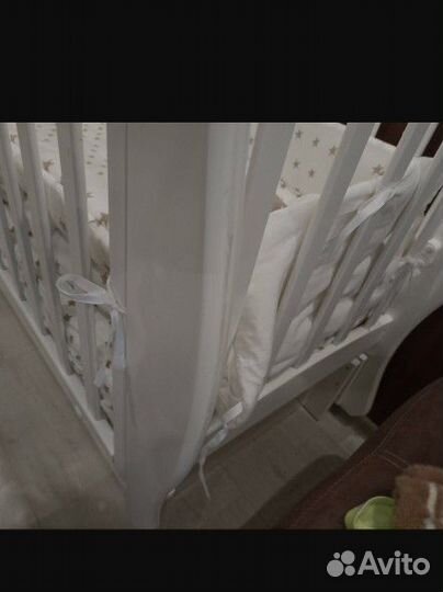 Кроватка для новорожденных с маятником