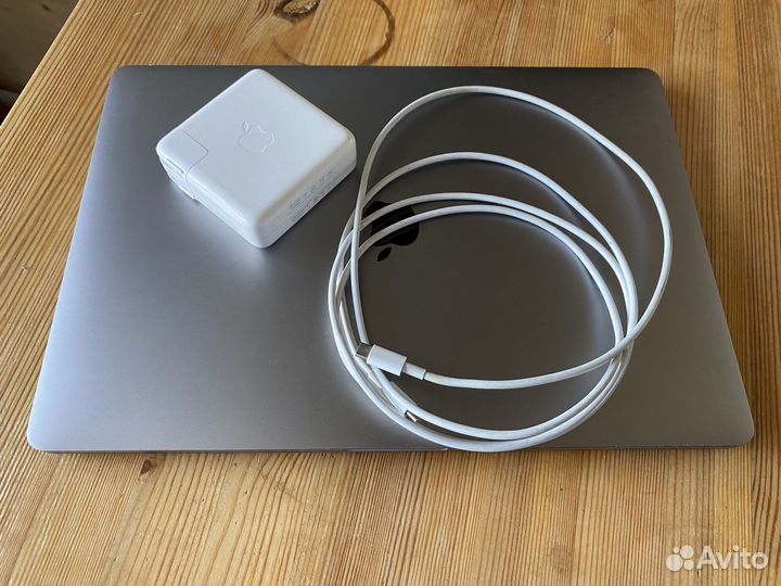 Macbook pro 15 2018 i9 16/512 4Gb video