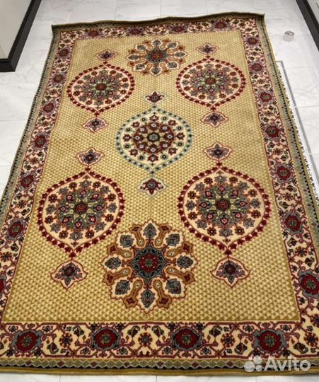 Ковер жаккардовый