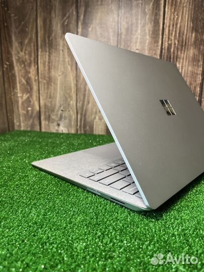 Microsoft Surface Laptop 2 16/256