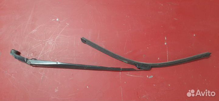 Поводок стеклоочистителя левый Toyota Corolla E150