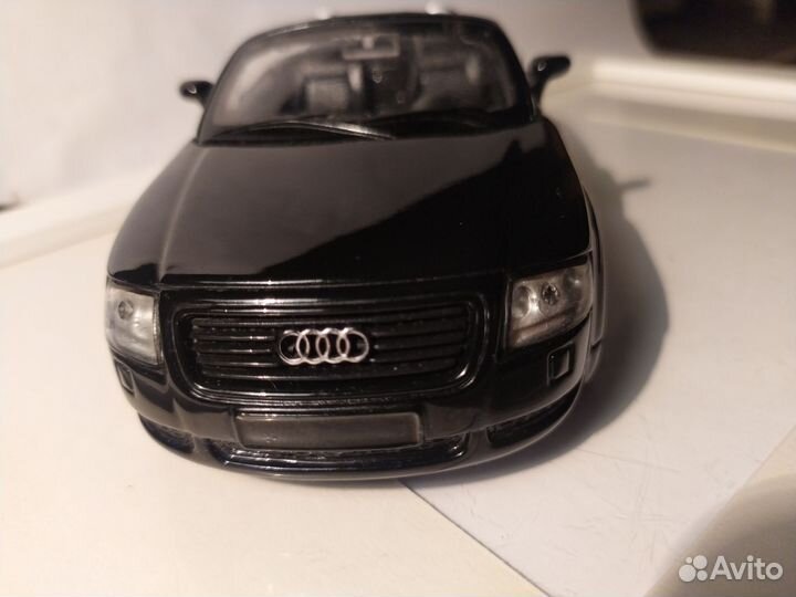 Модель автомобиля Audi тт Roadster 1:24