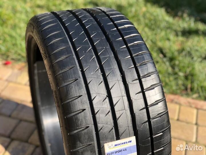 Michelin Pilot Sport 4 S 255/40 R20 и 285/35 R20 101Y