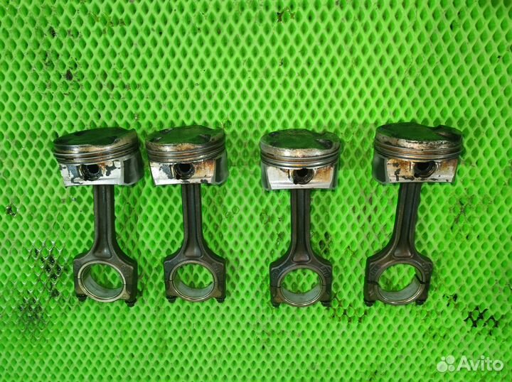 Поршень Шатун EP6 1.6 Peugeot 308