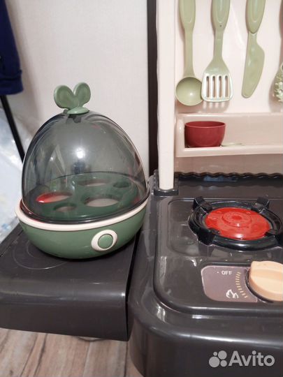 Детская кухня с посудой