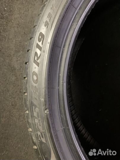 Pirelli P Zero PZ4 225/40 R19 и 255/35 R19 93Y