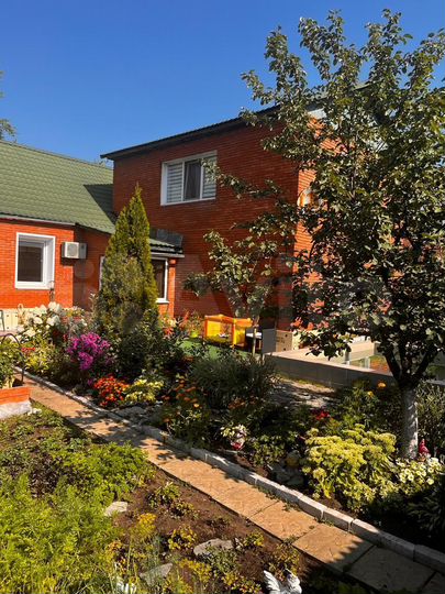 Коттедж 180 м² на участке 7 сот.