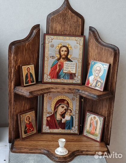 Угловая полочка для икон