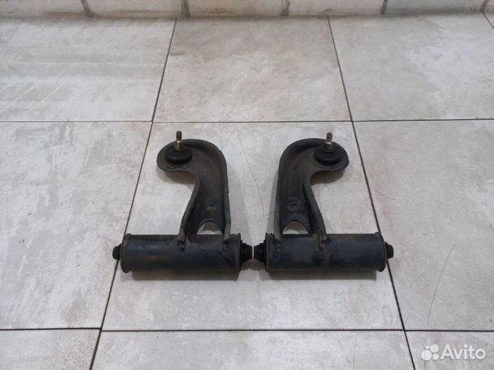 Рычаги передние верхние Mercedes C200 W202 111.945