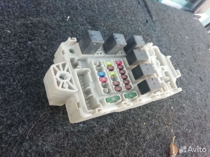 Салонный блок предохранителей Mitsubishi Lancer 1
