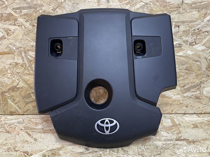 Декоративная накладка двигателя Toyota Hilux viii
