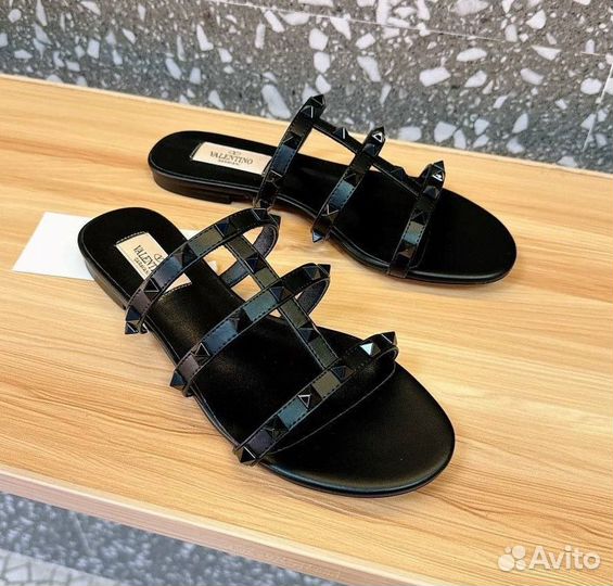 Шлепанцы Valentino