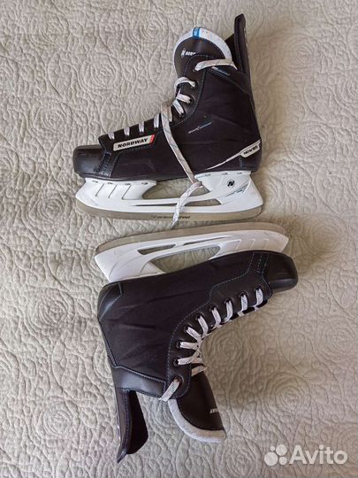 Коньки хоккейные