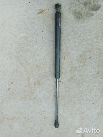 Амортизатор крышки багажника Ниссан Альмера G15