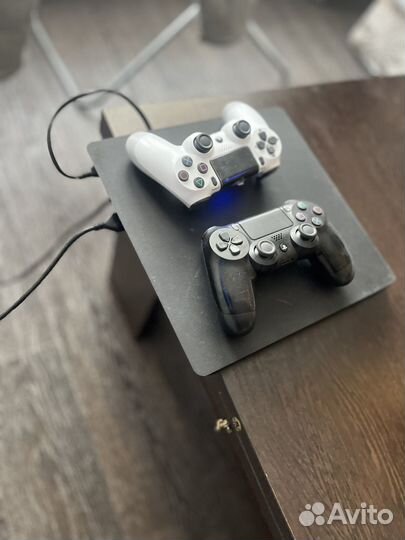 Sony PS4 slim 2 геймпада
