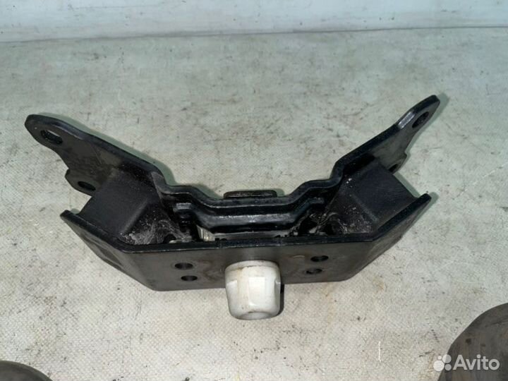 Подушки двигателя комплект передние Toyota Land