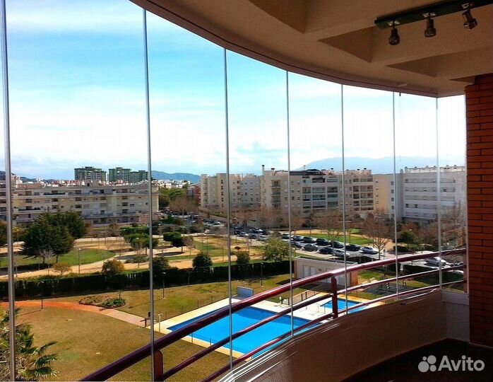 Безрамное раздвижное остекление