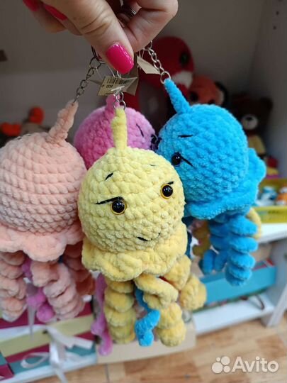 Вязаная игрушка ручной работы Медуза