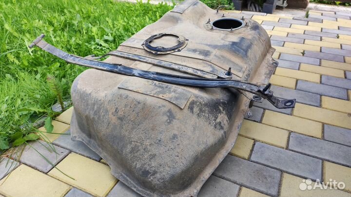 Бензобак на Mitsubishi Outlander 2022