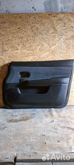 Обшивка двери на Ниссан Тиида С 11