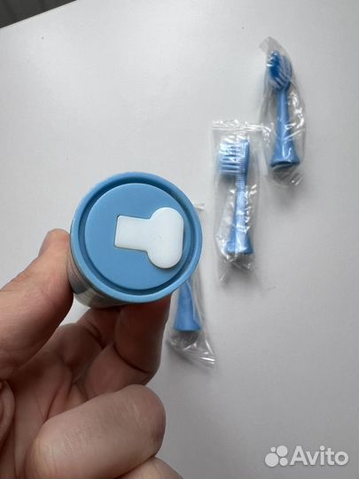 Электрическая зубная щетка детская с насадками