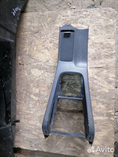 Консоль между сидений Volkswagen Jetta 5