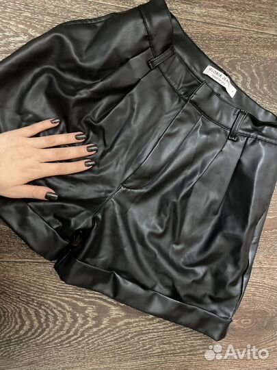Кожаные шорты
