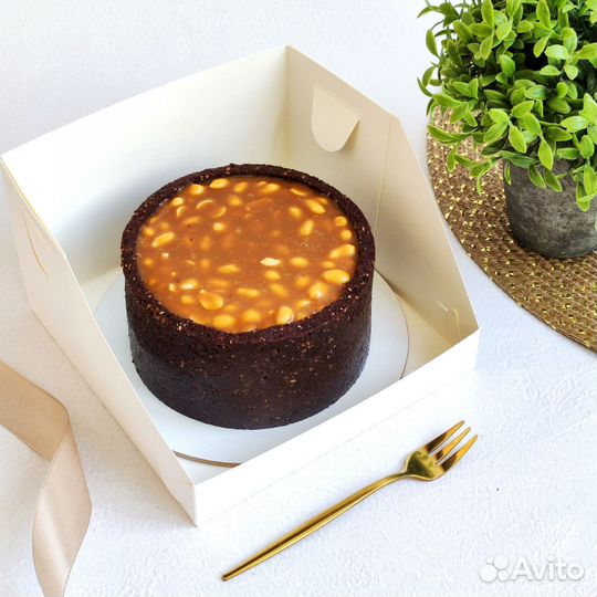 Торт-чизкейк Сникерс на День рождения в подарок